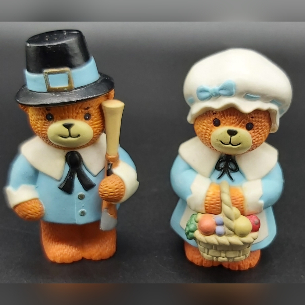 Vintage Enesco pilgrim bear salt and pepper shakers